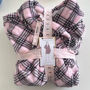 Victoria’s Secret Plush robe XS/S